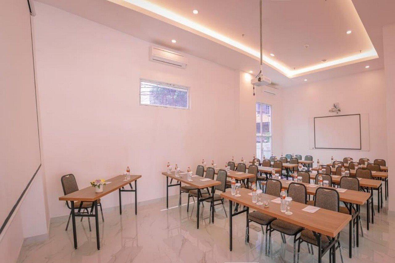 Dafam Express Jaksa Jakarta Exterior photo